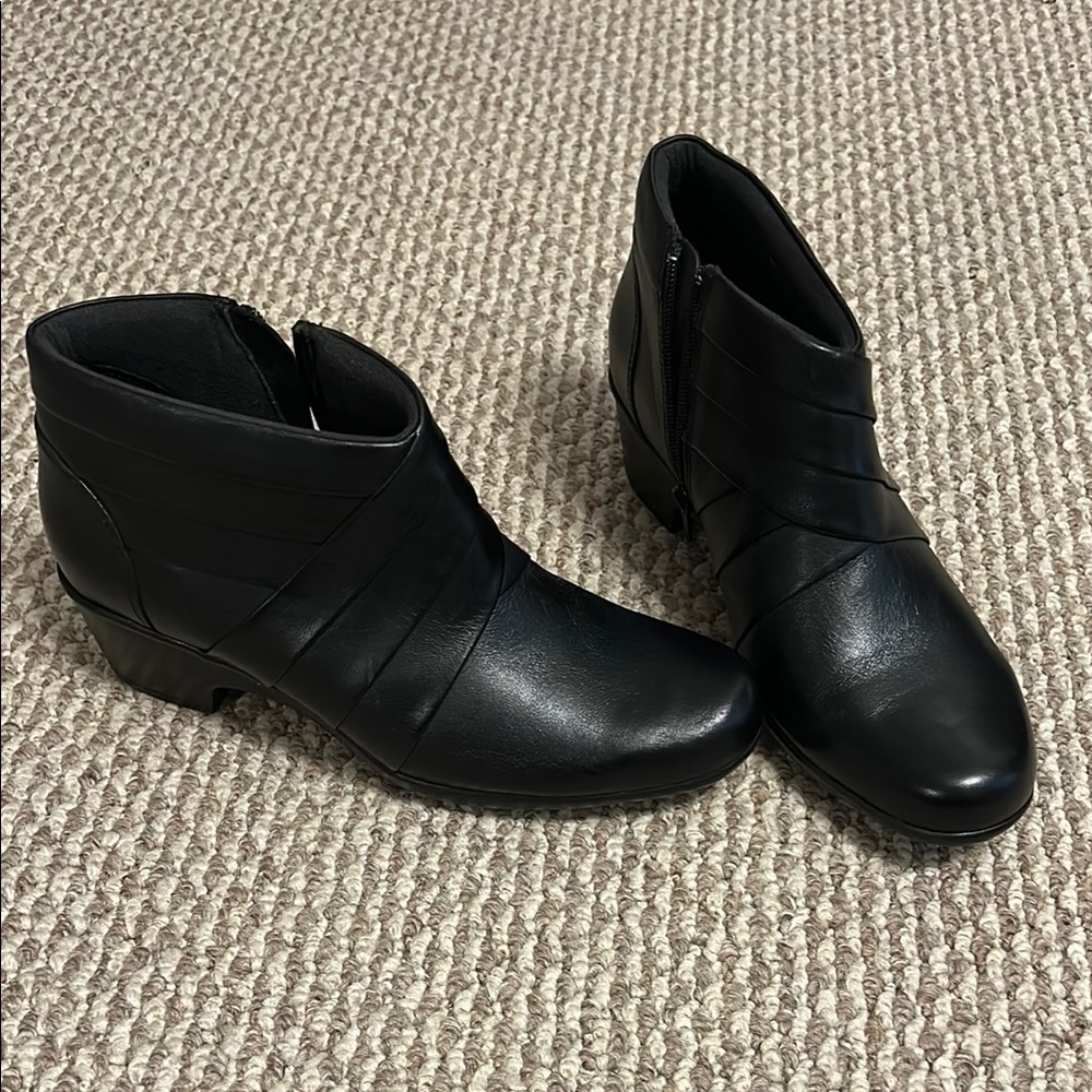 Elegant Black Ankle Boots